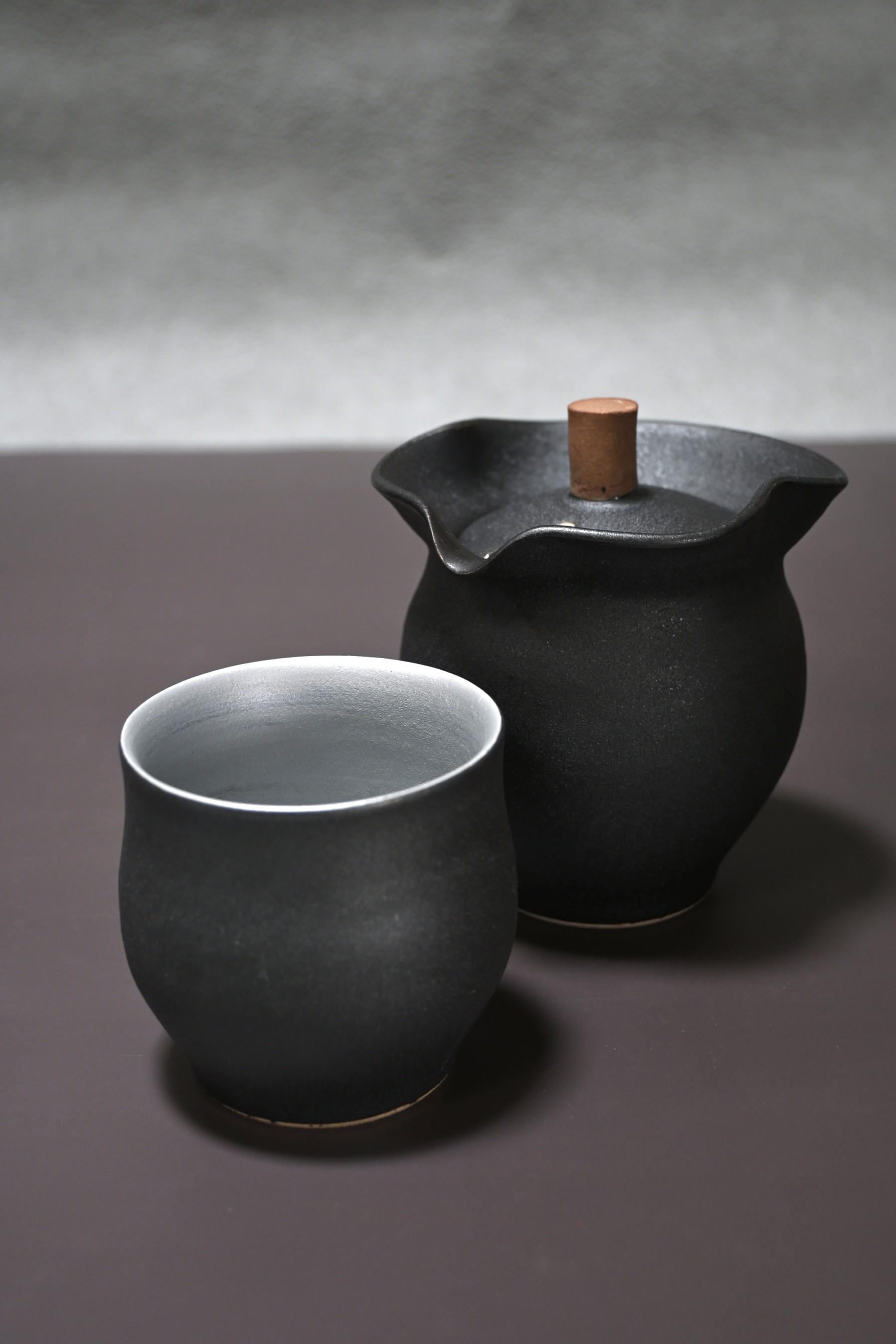 絞り出し急須セット 銀黒　　（雲母銀彩小盌１客）1枚目の画像